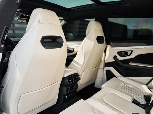 Used 2021 Lamborghini Urus image 32