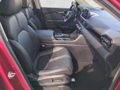 Certified 2025 Honda Pilot Touring image 24
