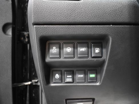 Used 2020 Nissan Rogue SV w/ Sun & Sound Touring Package image 19