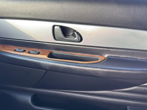 Used 2005 Ford Thunderbird image 22