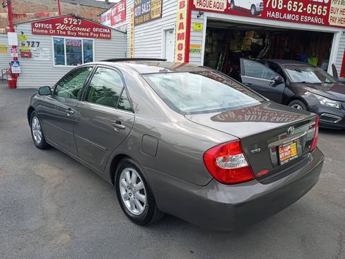 Used 2004 Toyota Camry XLE FWD image 8