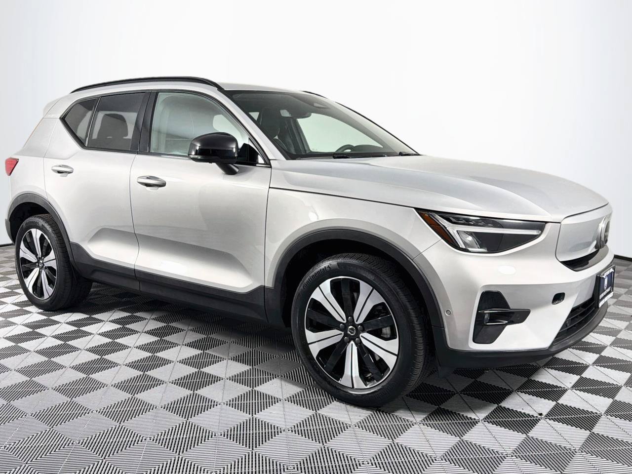 Used 2023 Volvo XC40 Recharge Plus AWD/4WD image 27