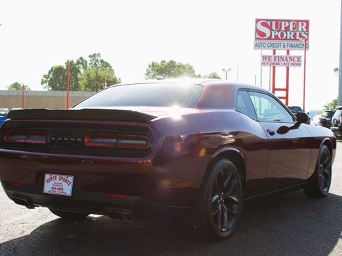 Used 2019 Dodge Challenger SXT w/ Blacktop Package RWD image 4
