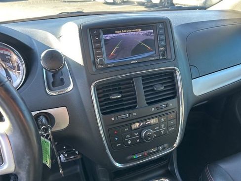 Used 2018 Dodge Grand Caravan GT image 25