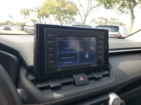 Used 2022 Toyota RAV4 XLE image 21