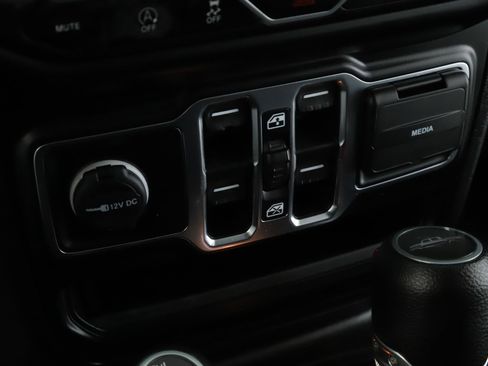 Used 2022 Jeep Gladiator Sport image 13