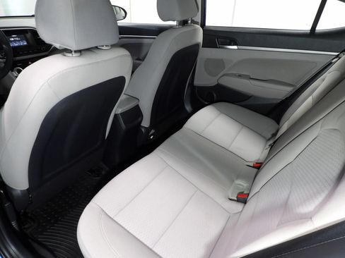 Used 2019 Hyundai Elantra SE FWD image 8