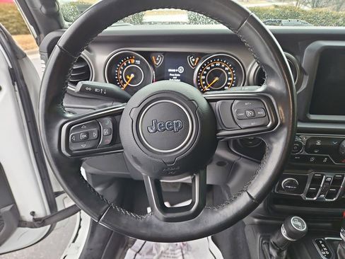 Used 2022 Jeep Gladiator Sport image 15