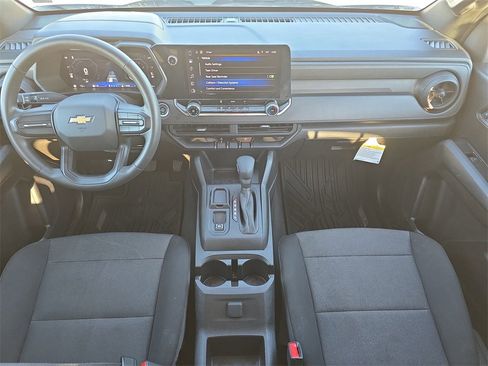 Used 2024 Chevrolet Colorado W/T image 9