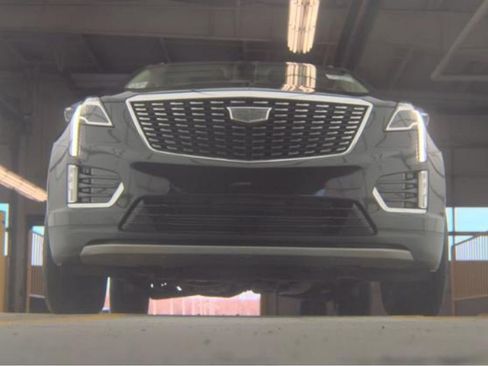 Used 2022 Cadillac XT5 Premium Luxury image 3