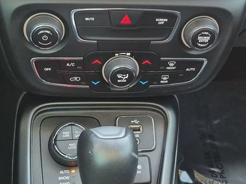 Used 2018 Jeep Compass Trailhawk w/ Cold Weather Group AWD/4WD image 22