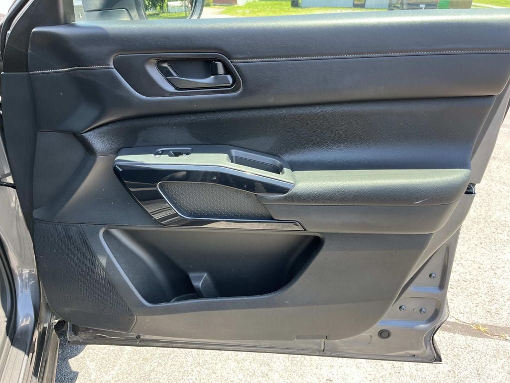 Used 2024 Nissan Pathfinder SV AWD/4WD image 25