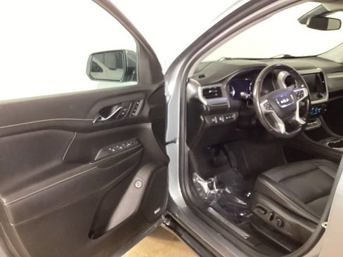 Used 2021 GMC Acadia SLT w/ Technology Package AWD/4WD image 9