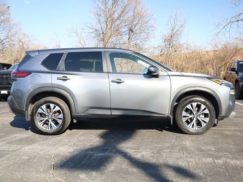 Used 2023 Nissan Rogue SV image 4