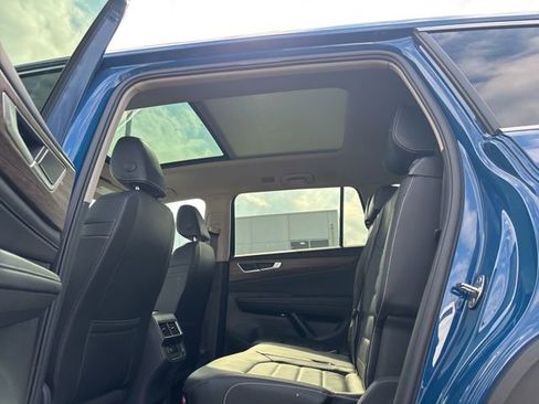 Used 2025 Volkswagen Atlas SEL AWD/4WD image 28