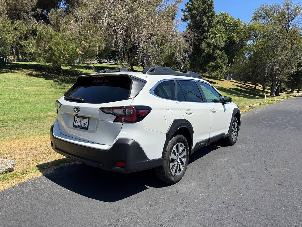 Used 2025 Subaru Outback Premium AWD/4WD image 5