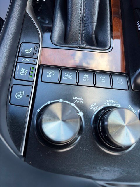 Used 2017 Lexus LX 570 4WD w/ Luxury Package image 35