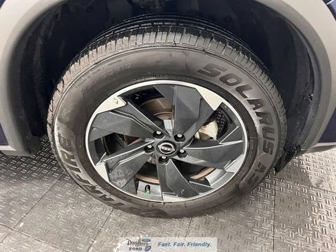 Used 2025 Nissan Rogue SV AWD/4WD image 17