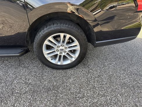 Used 2024 Ford Expedition Max XLT image 7