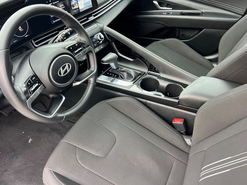 Used 2024 Hyundai Elantra SEL w/ Convenience Package image 10