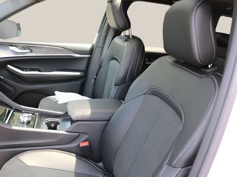 New 2026 Jeep Grand Cherokee Altitude RWD image 12