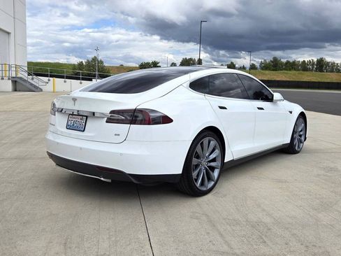 Used 2014 Tesla Model S 85 RWD image 5