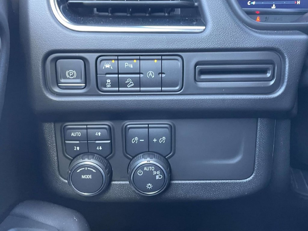 Used 2024 Chevrolet Tahoe Premier AWD/4WD image 27