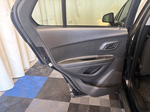 Used 2019 Chevrolet Trax LT FWD image 9