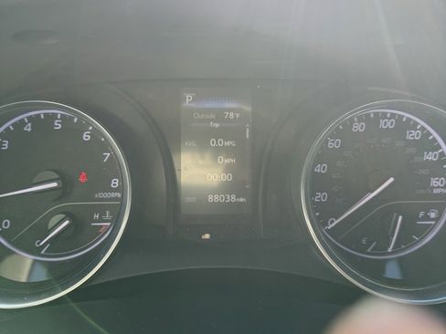 Used 2018 Toyota Camry LE image 14