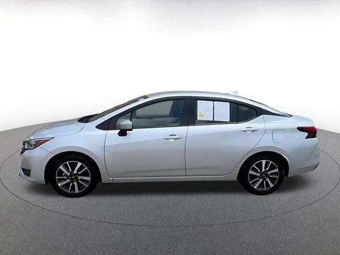 Used 2025 Nissan Versa SV FWD image 9