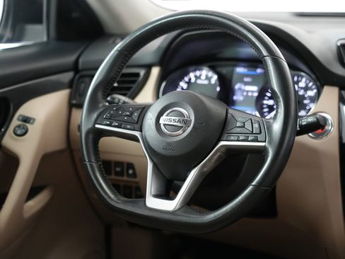 Used 2018 Nissan Rogue SV image 11