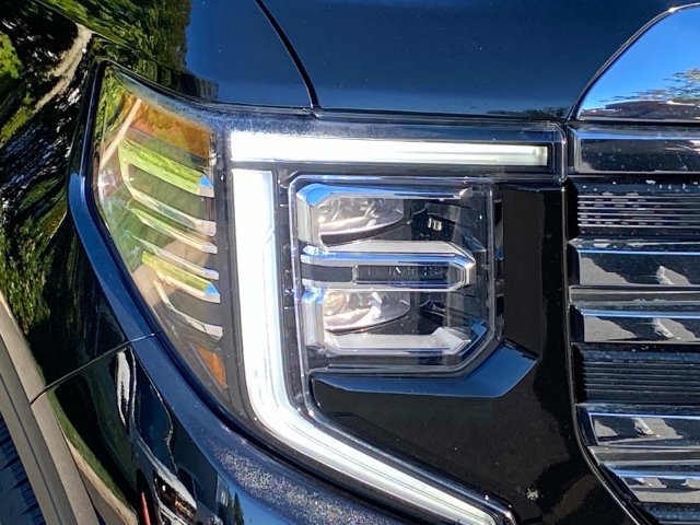Used 2025 GMC Sierra 1500 SLT AWD/4WD image 4