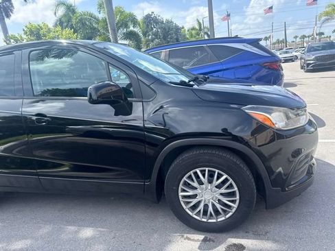 Used 2018 Chevrolet Trax LS FWD image 4