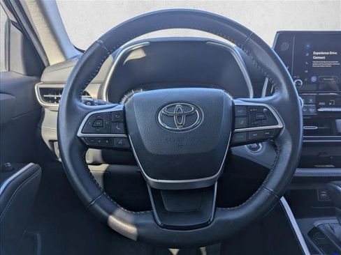 Used 2023 Toyota Highlander XLE image 14