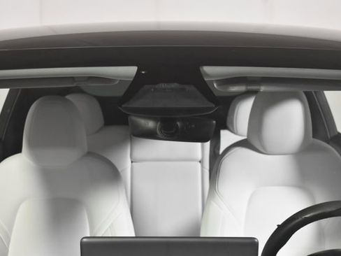 Used 2023 Tesla Model Y Long Range image 37