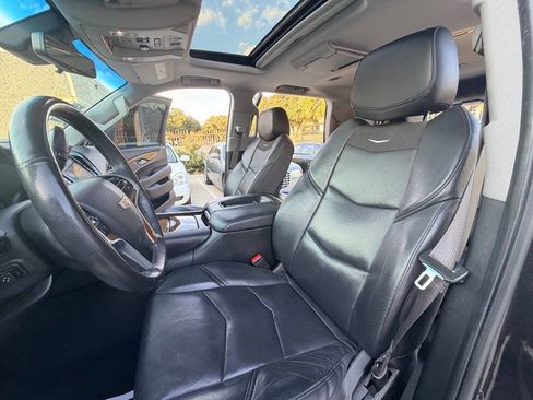 Used 2017 Cadillac Escalade Luxury image 11