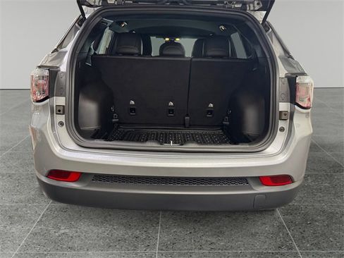 Used 2023 Jeep Compass Latitude image 13