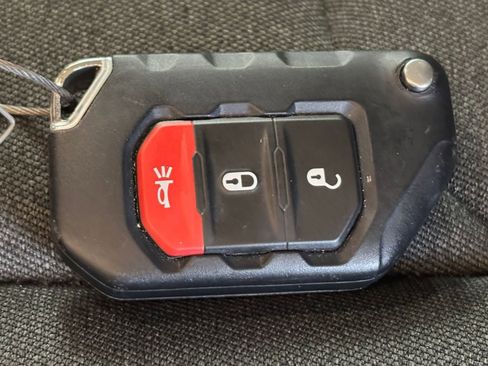 Used 2025 Jeep Wrangler Unlimited Rubicon AWD/4WD image 21