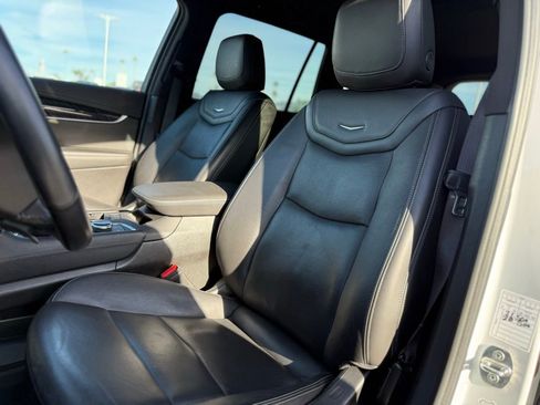 Used 2023 Cadillac XT6 Premium Luxury image 5