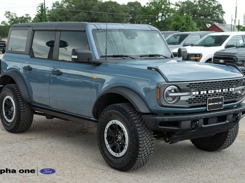 Used 2024 Ford Bronco Badlands AWD/4WD image 3