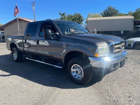 Used 2004 Ford F250 XLT AWD/4WD image 2