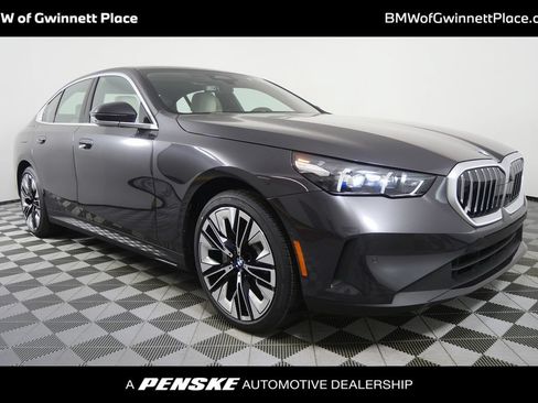 Used 2026 BMW 530i RWD image 1