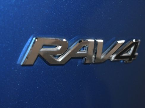 Used 2018 Toyota RAV4 XLE image 99