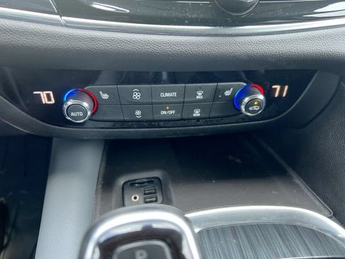 Used 2021 Buick Enclave Essence w/ Sound and Sites Package FWD image 15