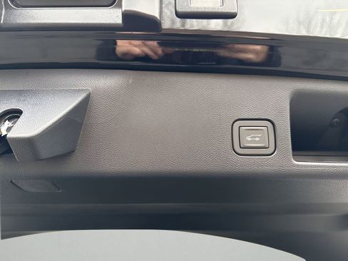 New 2026 Chevrolet Equinox EV LT image 16