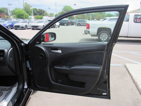 Used 2022 Dodge Charger SXT w/ Plus Group AWD/4WD image 10