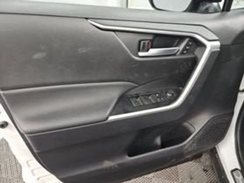 Used 2025 Toyota RAV4 XLE Premium AWD/4WD image 5