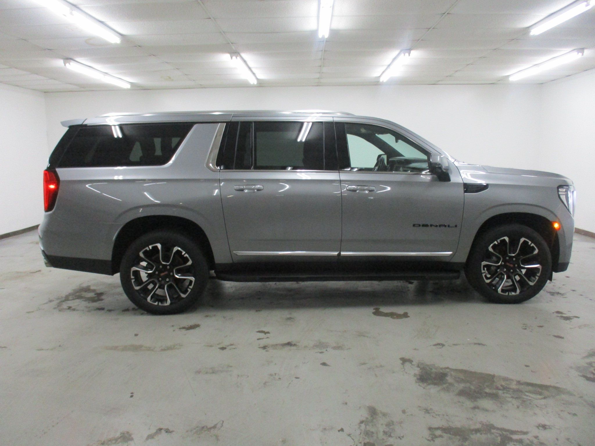 Certified 2023 GMC Yukon XL Denali AWD/4WD image 15