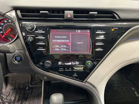Used 2018 Toyota Camry XSE image 18