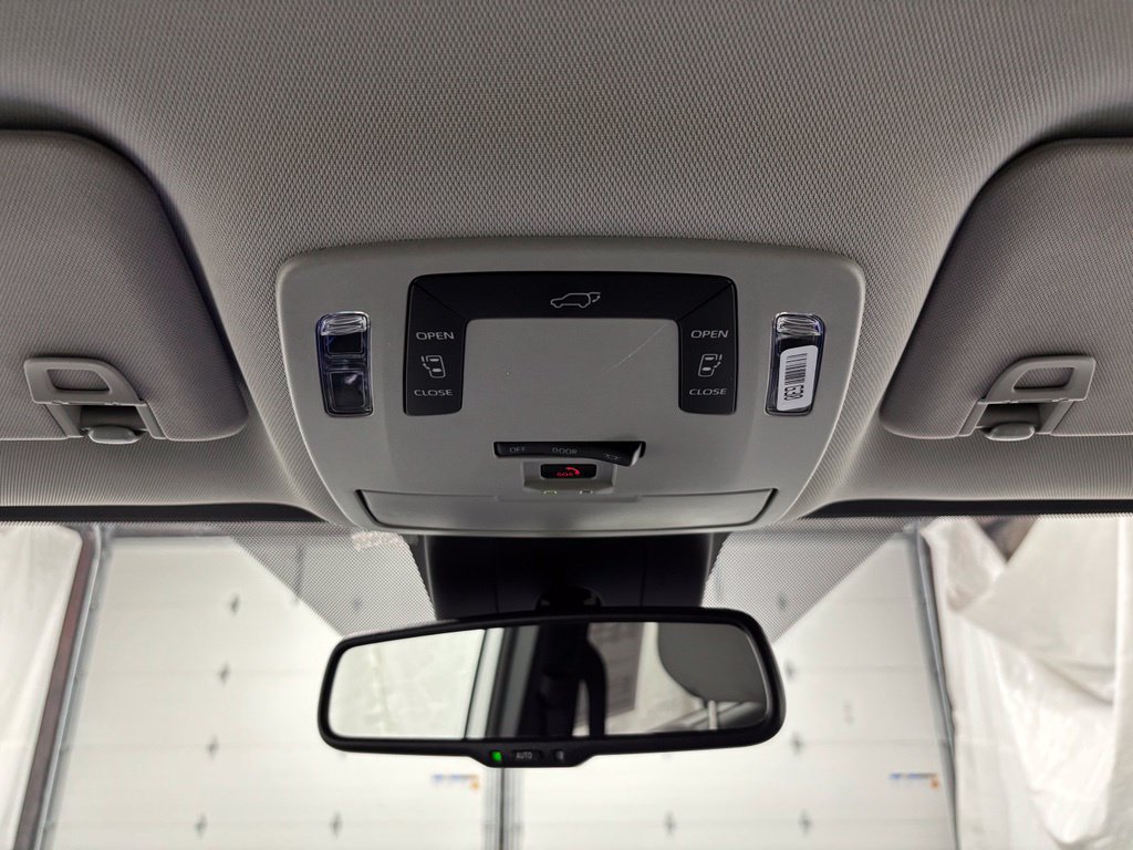 Used 2026 Toyota Sienna LE FWD image 44